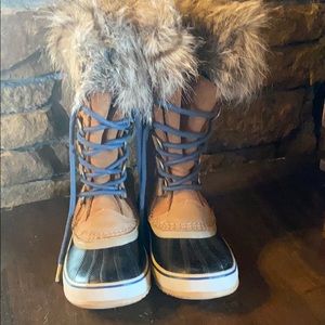 5.5 Sorel Joan of Arks, waterproof, insulated